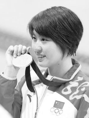 22-летняя олимпийская чемпионка Цзяо Люян стала самым младшим представителем XVIII съезда КПК 1