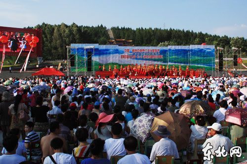 Торжественно открылся Фестиваль культуры и туризма китайско-российской пограничной реки (Хэган Китая)