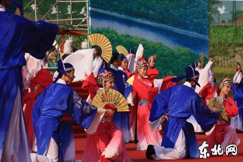 Торжественно открылся Фестиваль культуры и туризма китайско-российской пограничной реки (Хэган Китая)