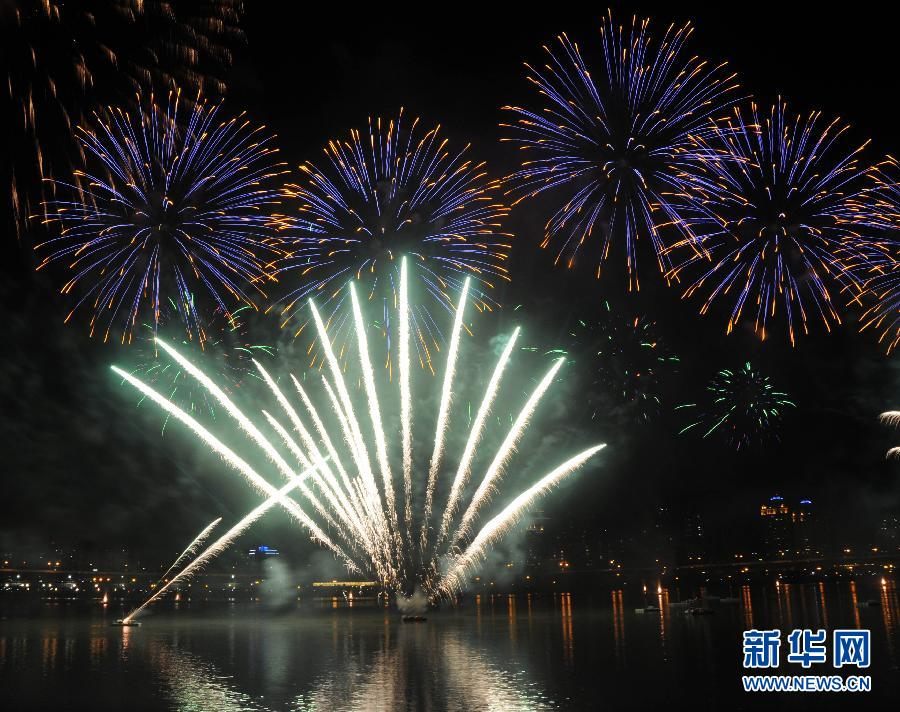 Тайбэй начал празднование праздника Циси фейерверк шоу