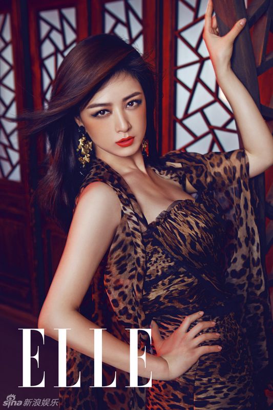 Фото: Красивая актриса Цзян Синь в журнале 1