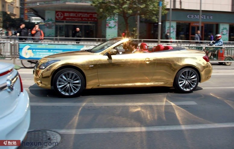 Смешные снимки о шокирующих золотистых легких автомобилях