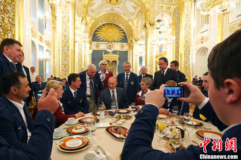 Путин провел встречу со спортсменами и пожелал удачи на Паралимпиаде-2012