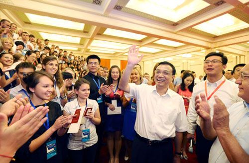 Ли Кэцян встретился с российскими и китайскими студентами 1