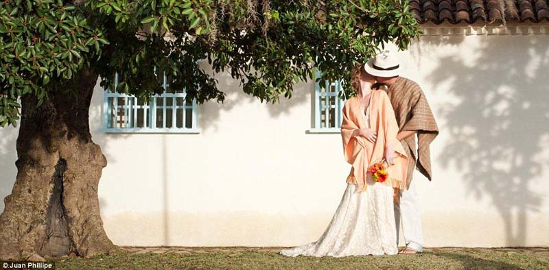 Влюбленная пара сыграла 22 свадьбы по традициям разных стран