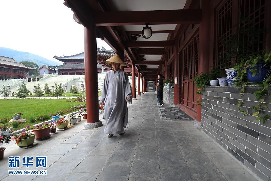 Самый большой в Китае буддийский институт для женщин