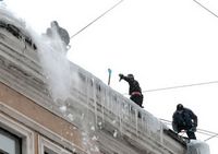 Петербург заплатит три миллиона рублей за упавшую глыбу льда