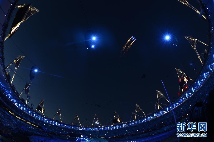 Королева Великобритании Елизавета II объявила XIV летниеПаралимпийскиеигры открытыми на торжественной церемонии в среду вечером в Лондоне.