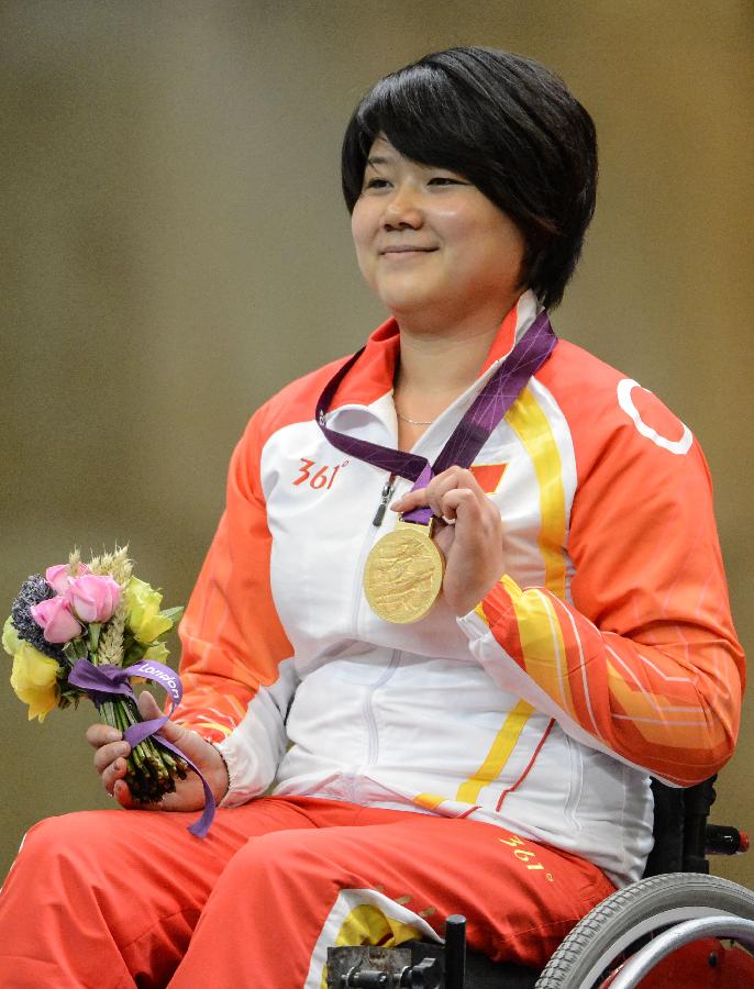 Китайская спортсменка Чжан Цуйпин завоевала на Паралимпиаде в Лондоне первую для Китая золотую медаль в стрельбе из пневматической винтовки с дистанции 10 метров среди спортсменов, которым не требуются специальные приспособления для поддержки оружия.