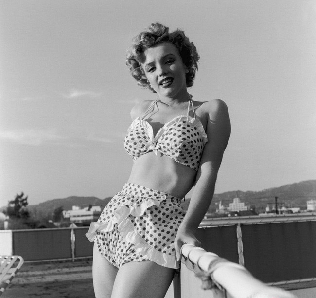 Самые классические фотографии «Девушки в бикини»15