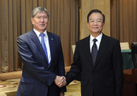 Вэнь Цзябао встретился с президентом Кыргызстана А. Атамбаевым1