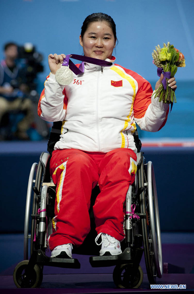 2 сентября в финале по женской тяжелой атлетике в категории до 60 килограммов китайская спортсменка Паралимпиады в Лондоне Ян Янь стала серебряной призеркой, подняв 125 килограммов. 