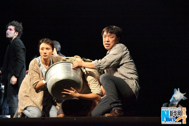 Фото: Хуан Бо и Юань Цюань в спектакле «Живы»8