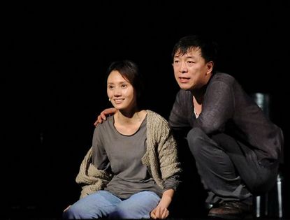 Фото: Хуан Бо и Юань Цюань в спектакле «Живы»