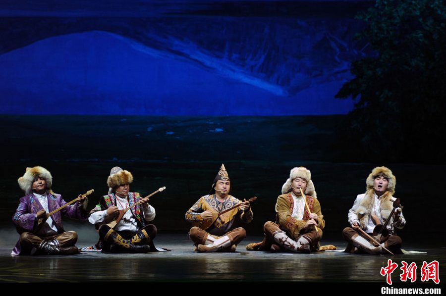 Национальные песни и пляски «Красивый Синьцзян» украсили Вторую ярмарку «Китай-Евразия»