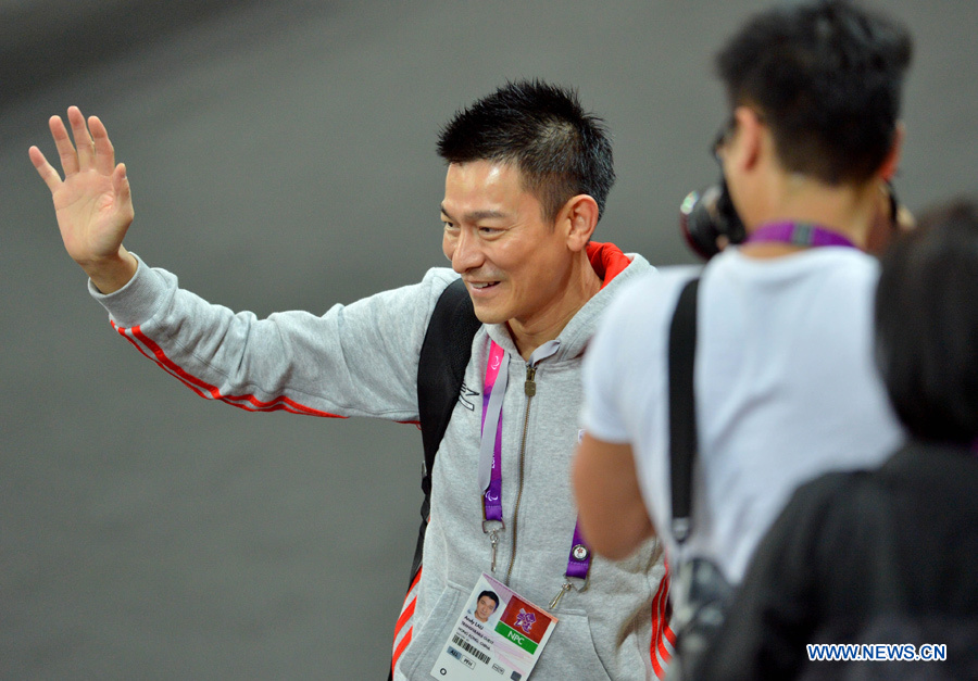 5 сентября 'Посол доброй воли Китайской спортивной делегации на Лондонских Паралимпийских играх 2012' Лю Дэхуа /Энди Лау/ встретился на стадионе, где проходили соревнования, со сборной Китая по голболу.