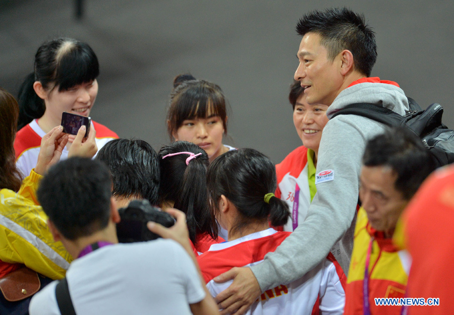 5 сентября 'Посол доброй воли Китайской спортивной делегации на Лондонских Паралимпийских играх 2012' Лю Дэхуа /Энди Лау/ встретился на стадионе, где проходили соревнования, со сборной Китая по голболу.