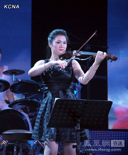 Ким Чен Ын организовал северокорейскую группу «Girls' Generation» 10