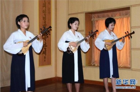 Ким Чен Ын организовал северокорейскую группу «Girls' Generation» 13