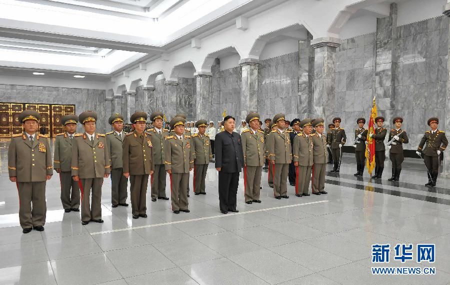 Лидер КНДР Ким Чен Ын посетил Кымсусанский мемориальный дворец Сонца 