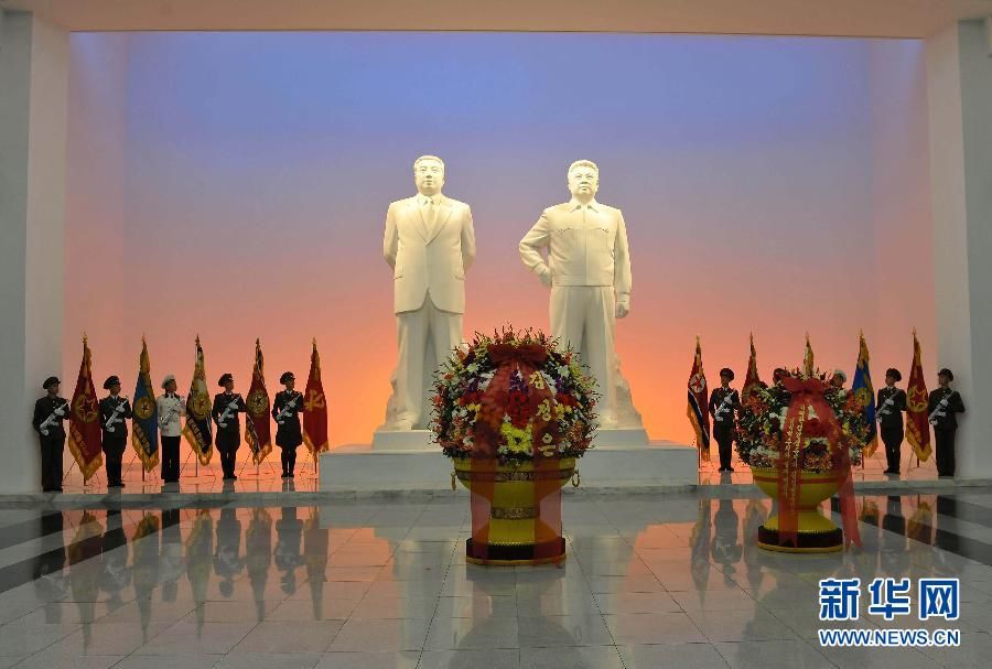 Лидер КНДР Ким Чен Ын посетил Кымсусанский мемориальный дворец Сонца 