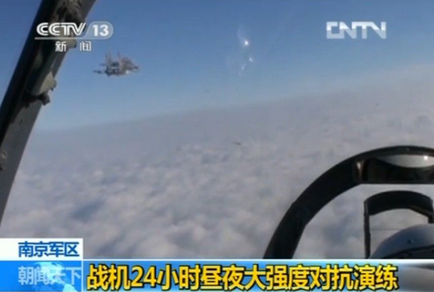 Истребители ВВС Китая круглосудочно совершили двусторонние тренировки