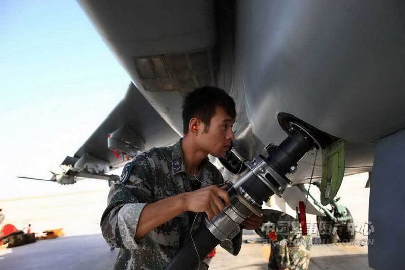Летные учения на малых высотах китайских ВВС в городе Цзинань