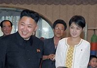 Фото: Лидер КНДР Ким Чен Ын с супругой Ли Соль Чжу совершает инспекцию 