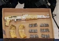 В Мексике продемонстрирован позолоченный АК-47 у арестованного наркобарона
