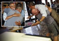 Владелец пиццерии горячими обьятьями встретил Обаму