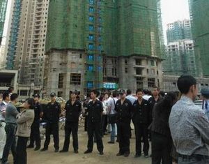 19 человек стали жертвами падения лифта на стройплощадке в Центральном Китае