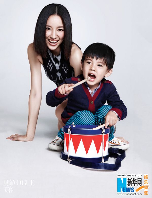 Фото: Красивая Дун Цзе и ее сын на обложке журнала 2