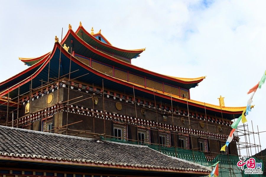Монастырь Канъу в тибетском районе Мули провинции Сычуань 