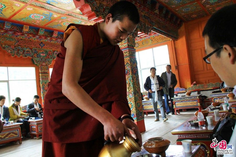 Монастырь Канъу в тибетском районе Мули провинции Сычуань 