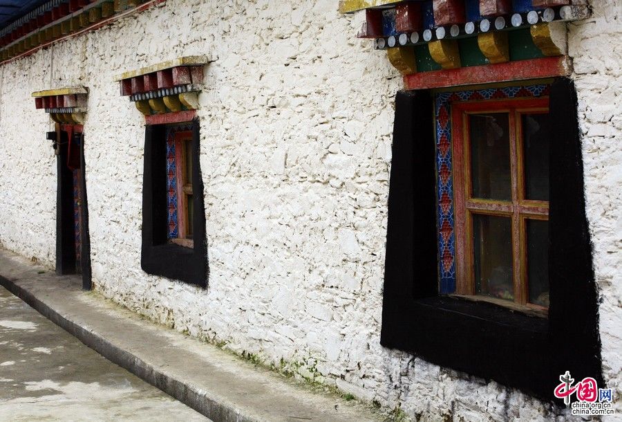 Монастырь Канъу в тибетском районе Мули провинции Сычуань