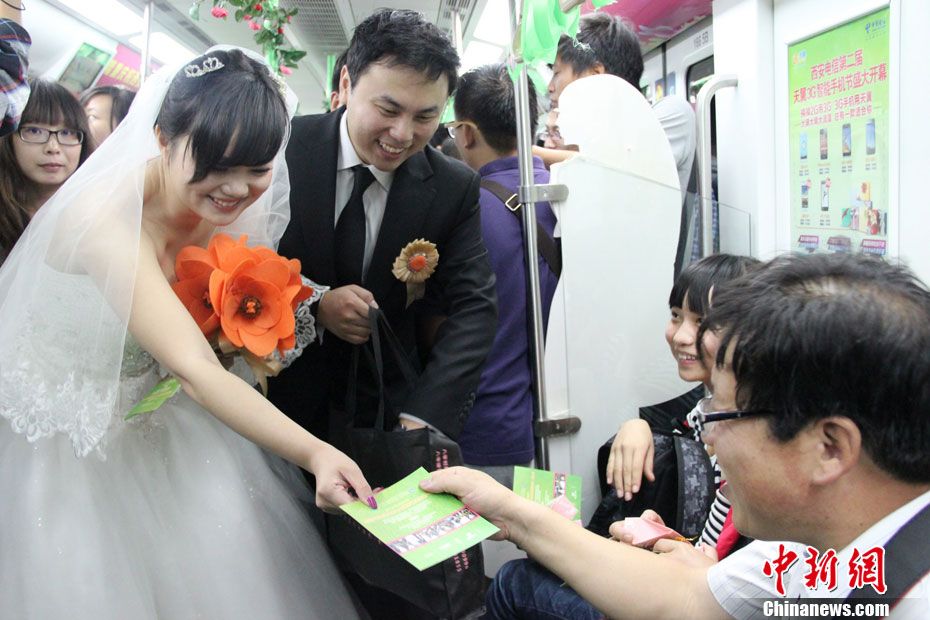 Город Сиань: свадьба в метро вместо великолепного торжества1