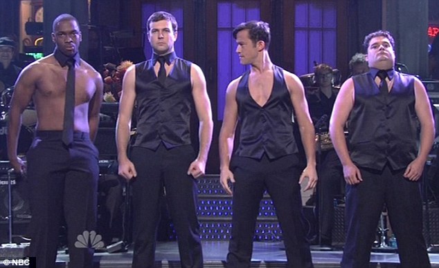 Фото: Джозеф Гордон-Левитт танцует стриптиз в передаче Saturday Night Live