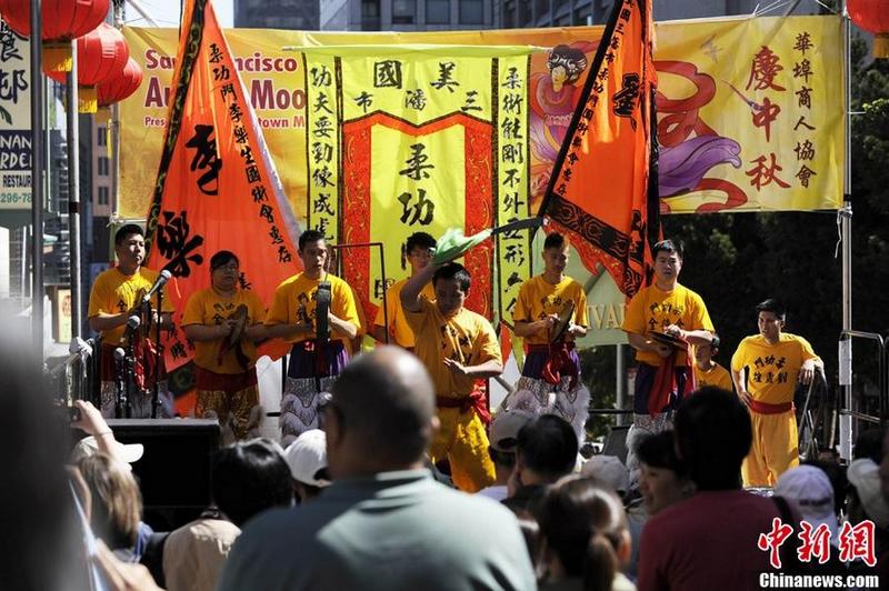 Китайцы в Сан – Франциско торжественно встречают Праздник Середины осени