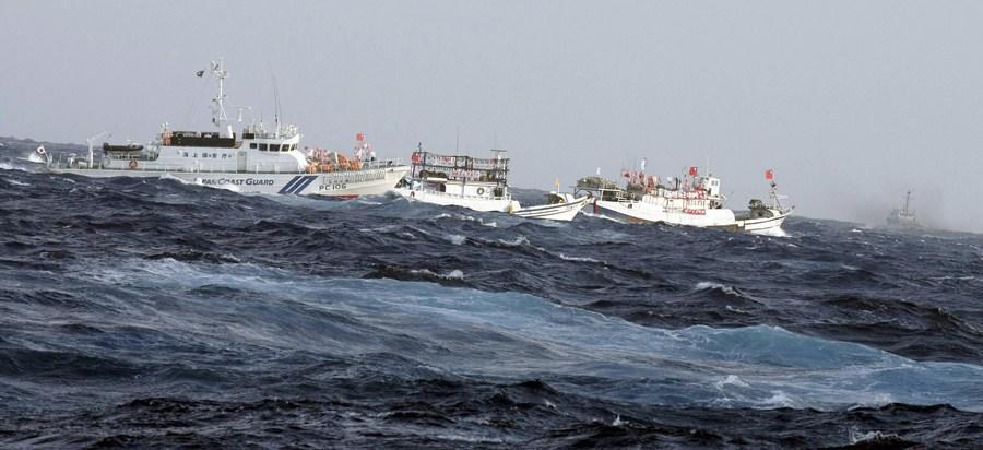 Тайваньские рыболовные суда в акватории островов Дяоюйдао подверглись атаке залпами по воде со стороны японских кораблей 