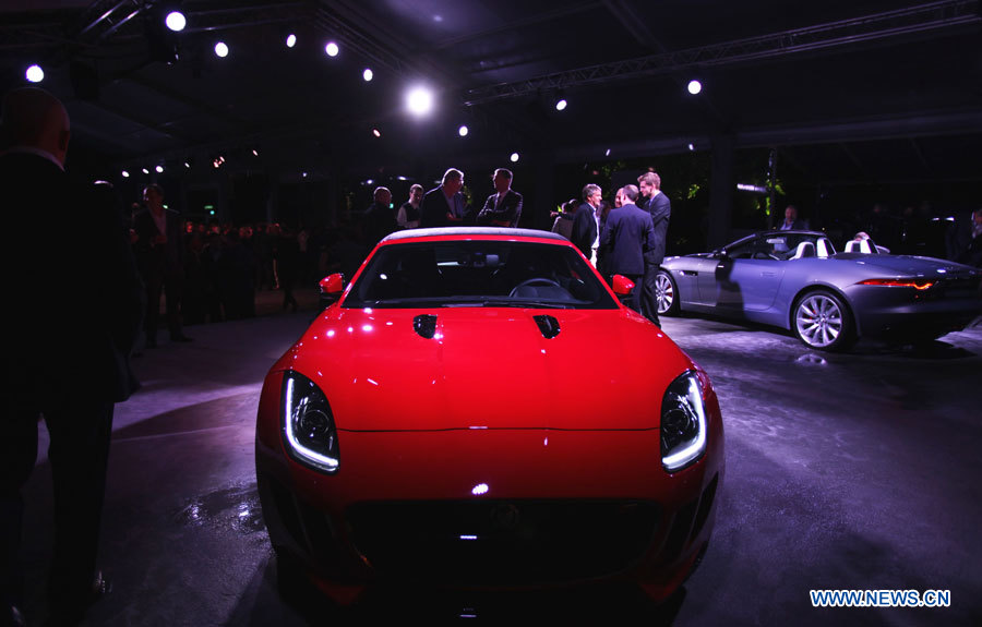 В среду вечером в Париже состоялась презентация обновленной модели серийного спорткара Jaguar F-Type.