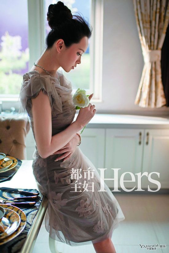 Тайваньская звезда И Нэнъцзин на обложке модного журнала 