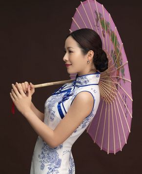 Красотка Цзян Иянь в стиле ретро