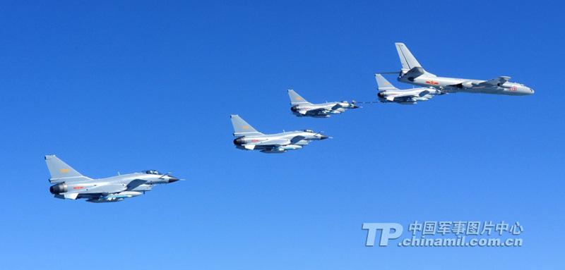 Экстремальные учения на боевых самолетах ВВС Гуанчжоу - пролет ущелья