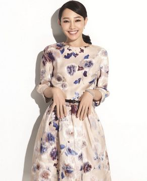 Популярная кинозвезда Бай Байхэ на обложке модного журнала 