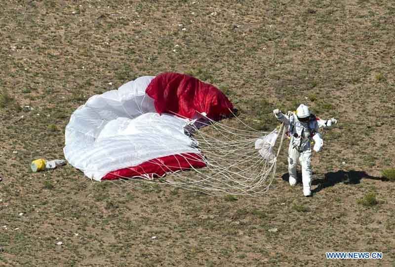 Австрийский парашютист преодолел скорость звука во время прыжка