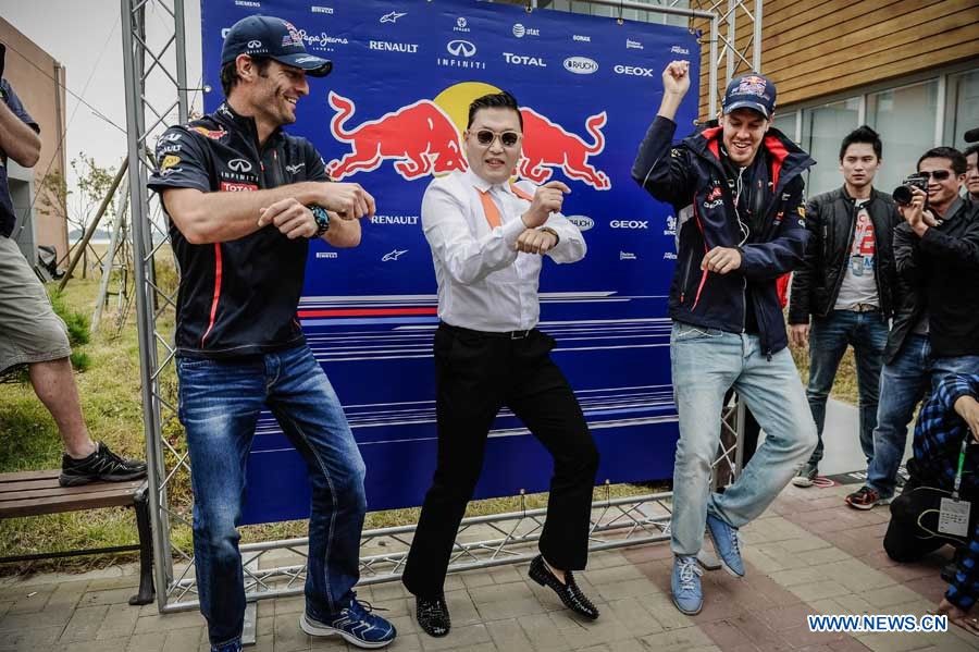 Пилоты Red Bull исполнили танец ?Gangnam Style?