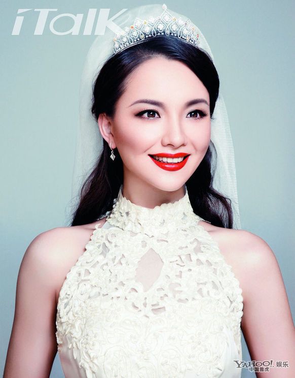 Восходящая телезвезда Сунь Цянь в свадебном платье 