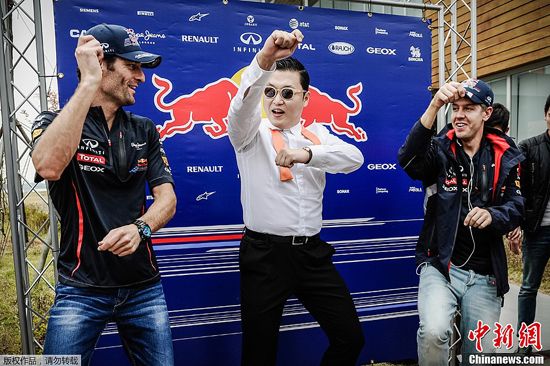 F1 в Южной Корее: PSY и пилоты вместе танцуют «Gangnam Style» 2