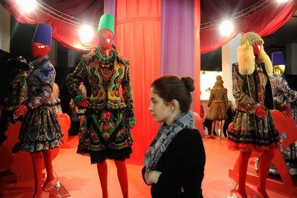 Открытие выставки В.Зайцева 'Слава русской моды' в Москве