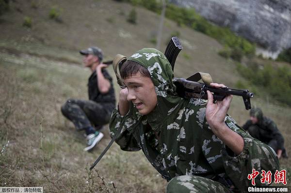 Военно-тренировочный лагерь для юных украинцев2